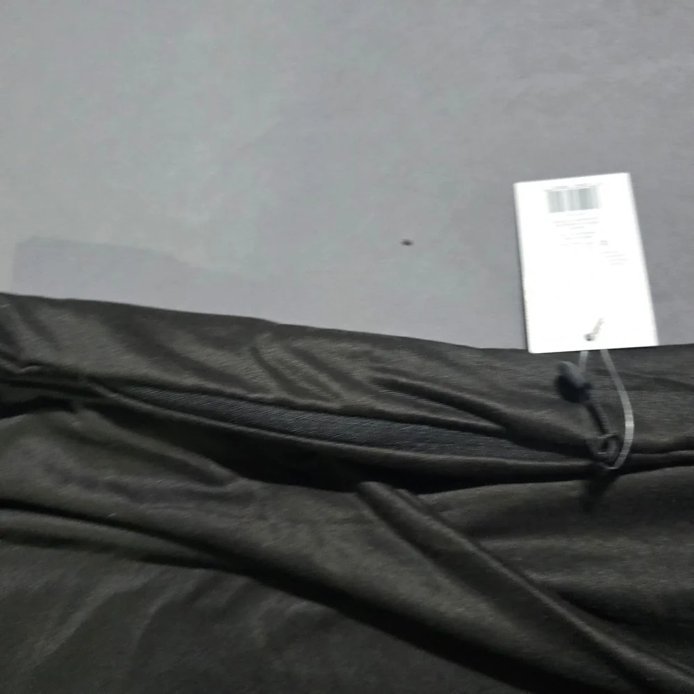 Beyond Yoga Pocket Infinity Scarf Women OS Black Hidden Zipper BEY-FF-001